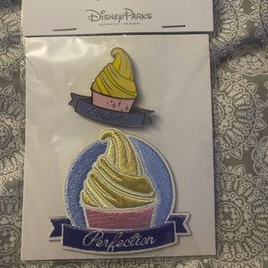 Disney parks Dolewood patch and pin that match and say perfection new